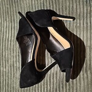 Gibson Latimer Black suede heel size 9M